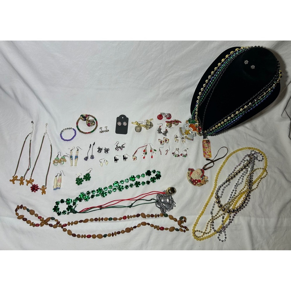 1-2lbs Holiday Assorted Lot of Charm Bracelets Necklaces Earrings‎ Jewelry Woman